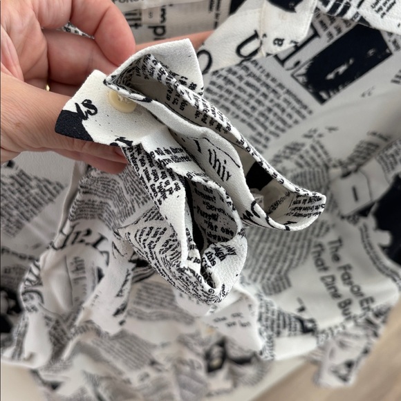 Diane Von Furstenberg Lorelei Two newspaper print crepe shirt size small novelty - Picture 8 of 9